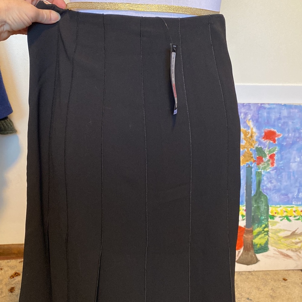 WORTHINGTON NWT black polyester skirt. Super cute panels with open hem pleating!